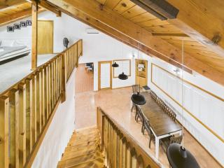 Hilltop Luxury Yosemite Retreat with Spa, Pool, Views - 1