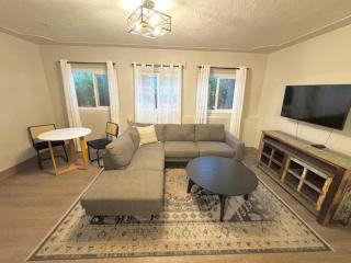 Charming Yosemite Basecamp - Walk to Downtown - 0