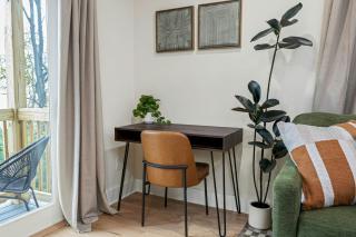 Glenbrook Suites - 1