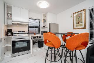 Vancouver 2Bed 2 Bath Laneway Steps to SkyTrain - 4