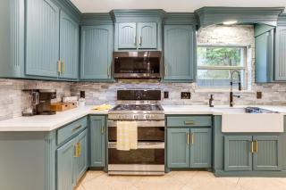 Hot Tub, Sauna and Game Room Group Gem in Houston - 2