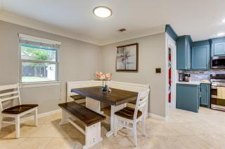 Hot Tub, Sauna and Game Room Group Gem in Houston - 1