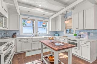 Salty Sister - 302 - 4