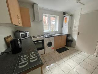 House - Southampton Centre - Sleeps 8-10 - Parking - 5