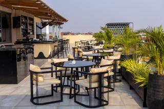 The Pinnacle Apartment, Bar and Lounge - 8