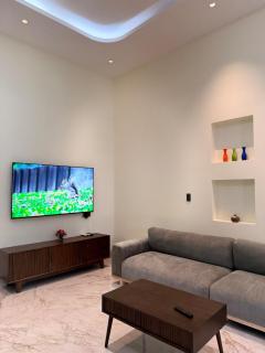 Cozy Home for Family, Friends & Work Trips - 0