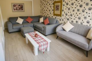 Spacious Modern 5 bedroom home near Heathrow Windsor - 8