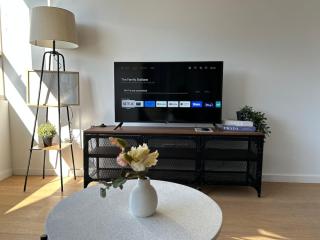 Comfort 2 Beds with Study Retreat Near Syd CBD - 8