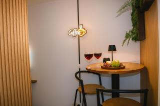 Lunaria Living I Studio I Ambilight 55 Zoll TV I Retro-Konsole I Parkplatz I Zentral I HBF-nah & VW-Tor 17 - 8