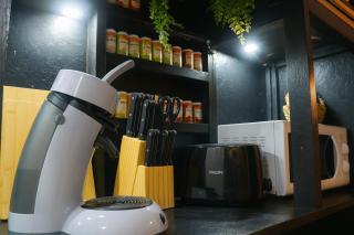 Lunaria Living I Studio I Ambilight 55 Zoll TV I Retro-Konsole I Parkplatz I Zentral I HBF-nah & VW-Tor 17 - 7