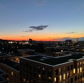 Luxury 1-Bed Flat - London Skyline Views - Balcony - 1