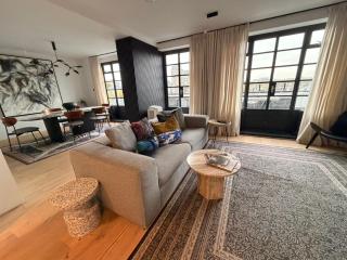 Two Bedroom Flat in Kensington - 9