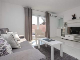 Four Bedroom Villa With Terrace and Swimming pool - 7