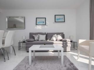 Four Bedroom Villa With Terrace and Swimming pool - 0