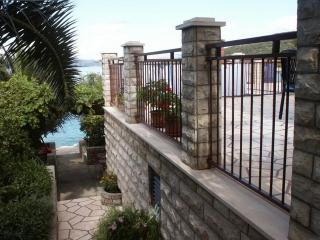 Apartments by the sea Maslinica, Solta - 774 - 3