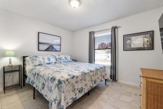 2BR, 5 Bed, Dogs OK, Private Patio, Fenced Yard, Near Beaches - 9