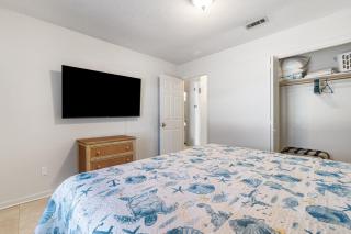 2BR, 5 Bed, Dogs OK, Private Patio, Fenced Yard, Near Beaches - 5