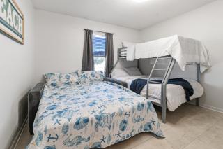 2BR King, Dog Friendly, 5 Beds, Yard Access, Private Patio, Near Beaches - 8