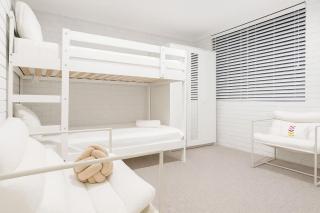 Seabreeze Stay at Southport - 4