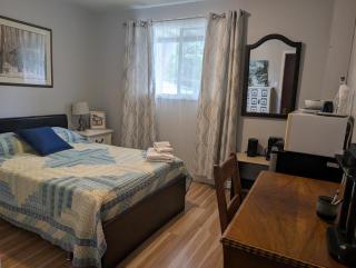 Cozy home away from home, close to hospital, college, and university with free parking - 8