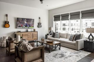 LUXE-Tennessee Row-Heart of Gulch-Mins to Broadway - 1