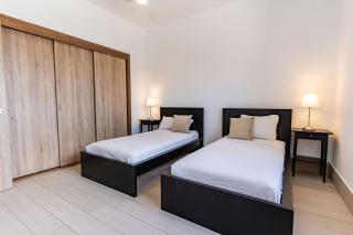 NEW UNIT WITH BEACH AND POOL ACCESS - N B301 - 7