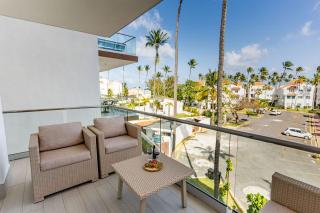 NEW UNIT WITH BEACH AND POOL ACCESS - N B301 - 4