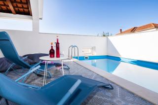 Seaside family friendly house with a swimming pool Drvenik Veliki, Drvenik - 22085 - 1