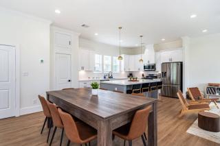 Skyline Views | Rooftop Deck | 5 Minutes Downtown - 5