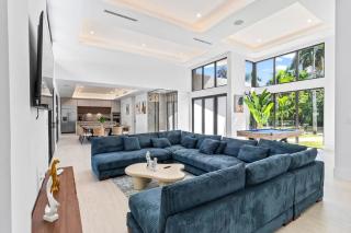 Miami Ultra Villa w Pool Movie Theater Pickle Ball - 6