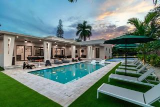 Miami Ultra Villa w Pool Movie Theater Pickle Ball - 1