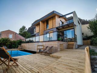 Mountain-view eco-friendly cottage - 9
