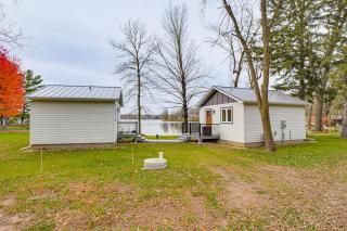 Fish, Swim and Explore! 2-Cabin Camp on Round Lake - 9