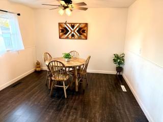 Ranch-3 Bedroom-Pet & Kid-Fenced -EV Charging-King Bed - 2