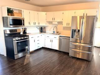 Ranch-3 Bedroom-Pet & Kid-Fenced -EV Charging-King Bed - 6