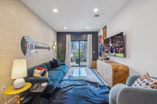 Hyve - Harmony Strum - Walk to Broadway - Pool & Gym - 3