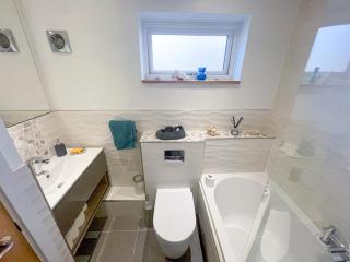 Newtown Contemporary Stay - 1