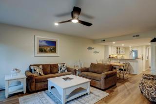 Updated luxury two bedroom The Greens Condo New Baths walk in shower Nice Kitchen Golf Views - 3