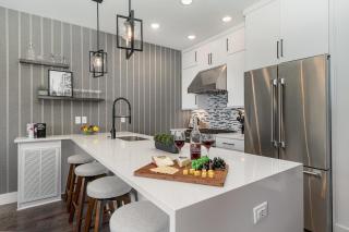 Coloratura - 2 Units w/ Hot Tubs - Near Broadway - 2