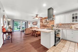 Condo w/ Hot Tub, Pools, Playground - Walk to Lake - 0