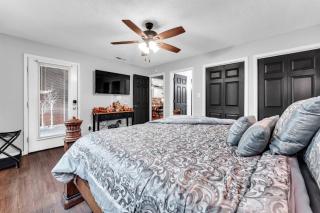 Condo w/ Hot Tub, Pools, Playground - Walk to Lake - 4