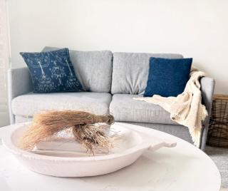 Pacific Blue Poolside Escape - 9