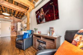 Lowkey - Pool & Gym - Mins to Broadway - 1