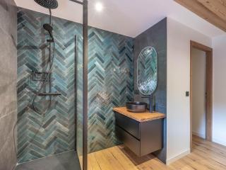 Appartement rénové 2 chambres, proche pistes, parking inclus - FR-1-566-85 - 3