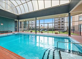 Renaissance view 2br elegant stay, pool, parking - 1