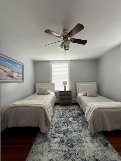 Bright 2BR by the Beach & Near Historic Salem - 1