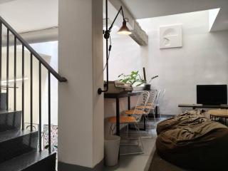 The Brownstone Hostel & Space - 1