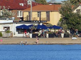 Modern room in Williamstown - 6