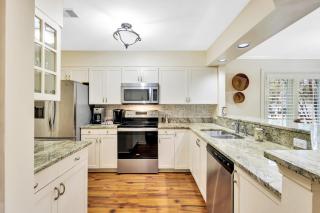 172 Colonnade Club - 0