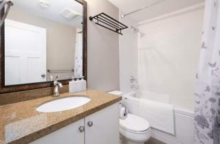 Stylish Home in Van West Side Near YVR&DT - 1